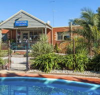 COMFORT INN COACH AND BUSHMANS - Whitsundays Accommodation