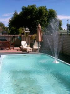 Paruna Motel - Whitsundays Accommodation 2