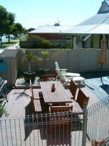 Paruna Motel - Whitsundays Accommodation 3