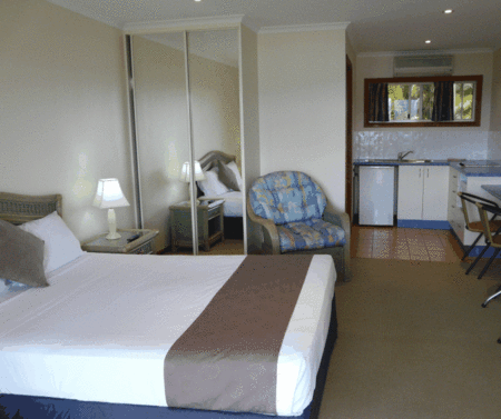 Sunlit Waters Studio Apartments - Whitsundays Accommodation 1