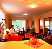 Oxley Court Serviced Apartments - Whitsundays Accommodation