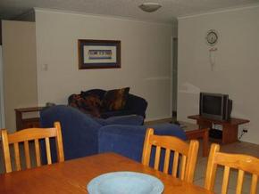 Beachfront Towers - Whitsundays Accommodation 4