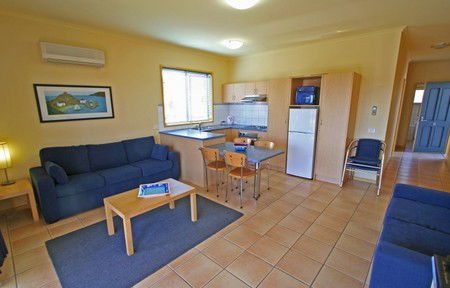 Seaview Motel & Apartments - Whitsundays Accommodation 1