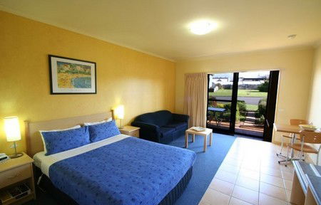 Seaview Motel & Apartments - Whitsundays Accommodation 2