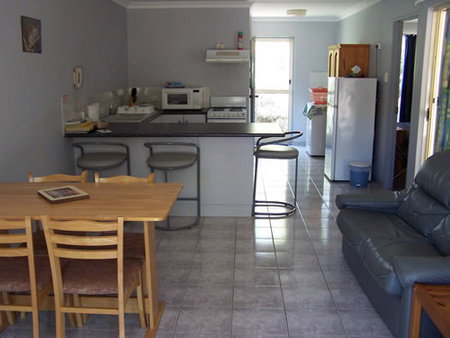 Palm Valley Motel And Holiday Units - Whitsundays Accommodation 2