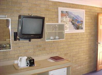 A Settlers Motor Inn - Whitsundays Accommodation 2
