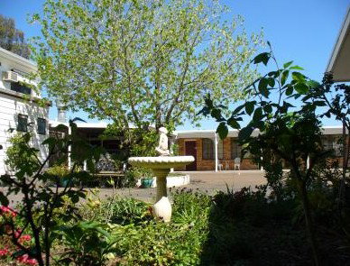 Colonial Motor Lodge - Whitsundays Accommodation 1