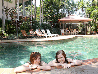 Cairns Reef Apartments And Motel - Whitsundays Accommodation 1