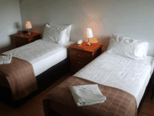 Cairns Reef Apartments And Motel - Whitsundays Accommodation 3