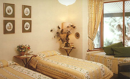 The Lodge Country House - Whitsundays Accommodation 1