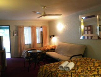 Beerwah Glasshouse Mountains Motel - Whitsundays Accommodation 1