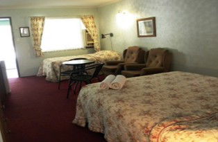 Beerwah Glasshouse Mountains Motel - Whitsundays Accommodation 3