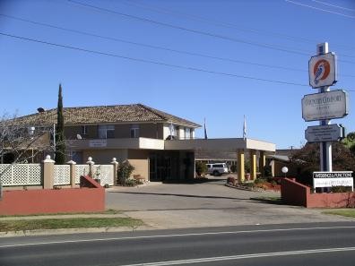 Country Comfort Orange - Whitsundays Accommodation 2