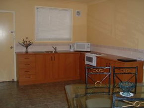Hopkins House Motel & Apartments - Whitsundays Accommodation 5