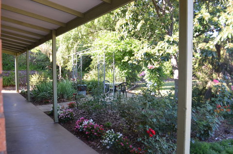 Bright Colonial Inn Motel - Whitsundays Accommodation 1