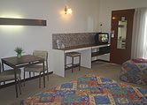 HIWAY 8 MOTOR INN - Whitsundays Accommodation 1