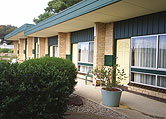 HIWAY 8 MOTOR INN - Whitsundays Accommodation 2