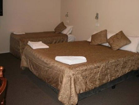Colonial Village Motel - Whitsundays Accommodation 4