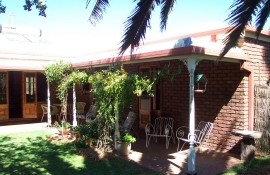Nthaba Cottage - Whitsundays Accommodation 4