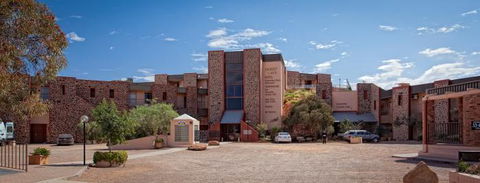 Desert Cave Hotel - Whitsundays Accommodation 3