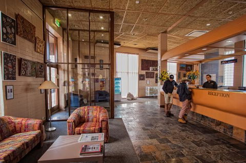 Desert Cave Hotel - Whitsundays Accommodation 4