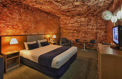 Desert Cave Hotel - Whitsundays Accommodation 8