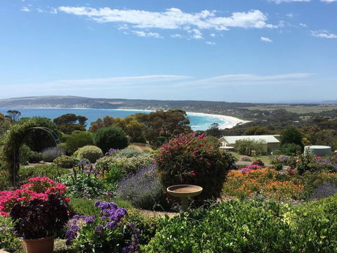 Emu Bay Holiday Homes - Whitsundays Accommodation 0