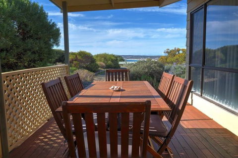 Emu Bay Holiday Homes - Whitsundays Accommodation 2
