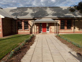 Barossa Backpackers - Whitsundays Accommodation 0