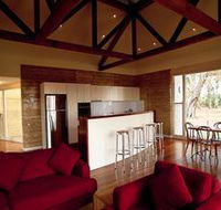 The Menzies Retreat - Whitsundays Accommodation