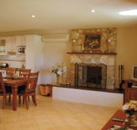 Sherwood Cottages Country Retreat - Whitsundays Accommodation