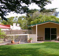 Shiralea Country Cottage - Whitsundays Accommodation