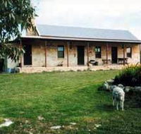 Mt Dutton Bay Woolshed Heritage Cottage - Whitsundays Accommodation