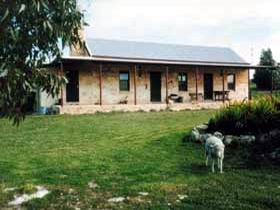 Mt Dutton Bay Woolshed Heritage Cottage - Whitsundays Accommodation 0