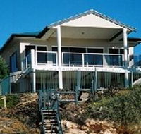 Top Deck Cliff House - Whitsundays Accommodation