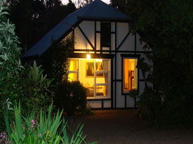 Riddlesdown Cottage - Whitsundays Accommodation 0