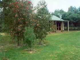 Murray's Country Cottages - Whitsundays Accommodation 0