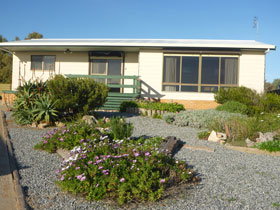 Oaklands Beach House - Whitsundays Accommodation 0