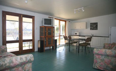 Toolunka Estate Cottage - Whitsundays Accommodation 2
