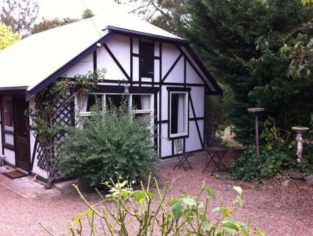 Riddlesdown Cottage - Whitsundays Accommodation 1