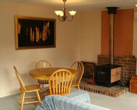 Riddlesdown Cottage - Whitsundays Accommodation 3