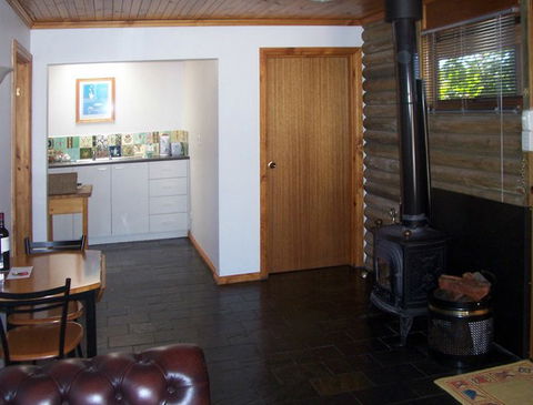 McLaren Ridge 1 - McLaren Ridge Log Cabins - Whitsundays Accommodation 2