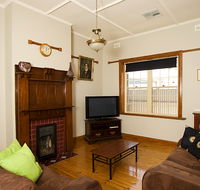 Semaphore Beach House - Whitsundays Accommodation