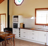 The Old Oak Bed and Breakfast - The Shearing Quarters - Whitsundays Accommodation