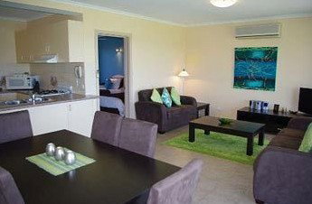 Lake View Motel - Whitsundays Accommodation 4