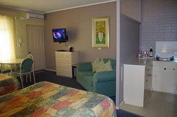 Lake View Motel - Whitsundays Accommodation 6