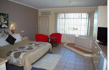 Lake View Motel - Whitsundays Accommodation 7