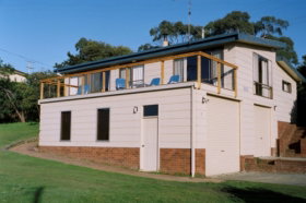 Three Peaks Holiday Rentals - Whitsundays Accommodation 0