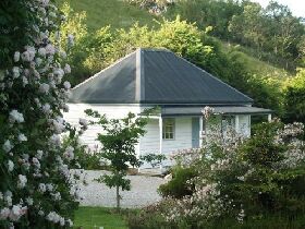 Platypus Cottage - Whitsundays Accommodation 0