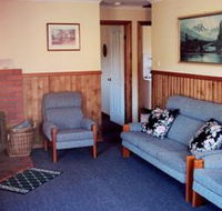 Lake Yalleena Holiday Cabins - Whitsundays Accommodation